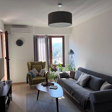 Modern Flatiron Apartment, Skopje Center Luaran gambar