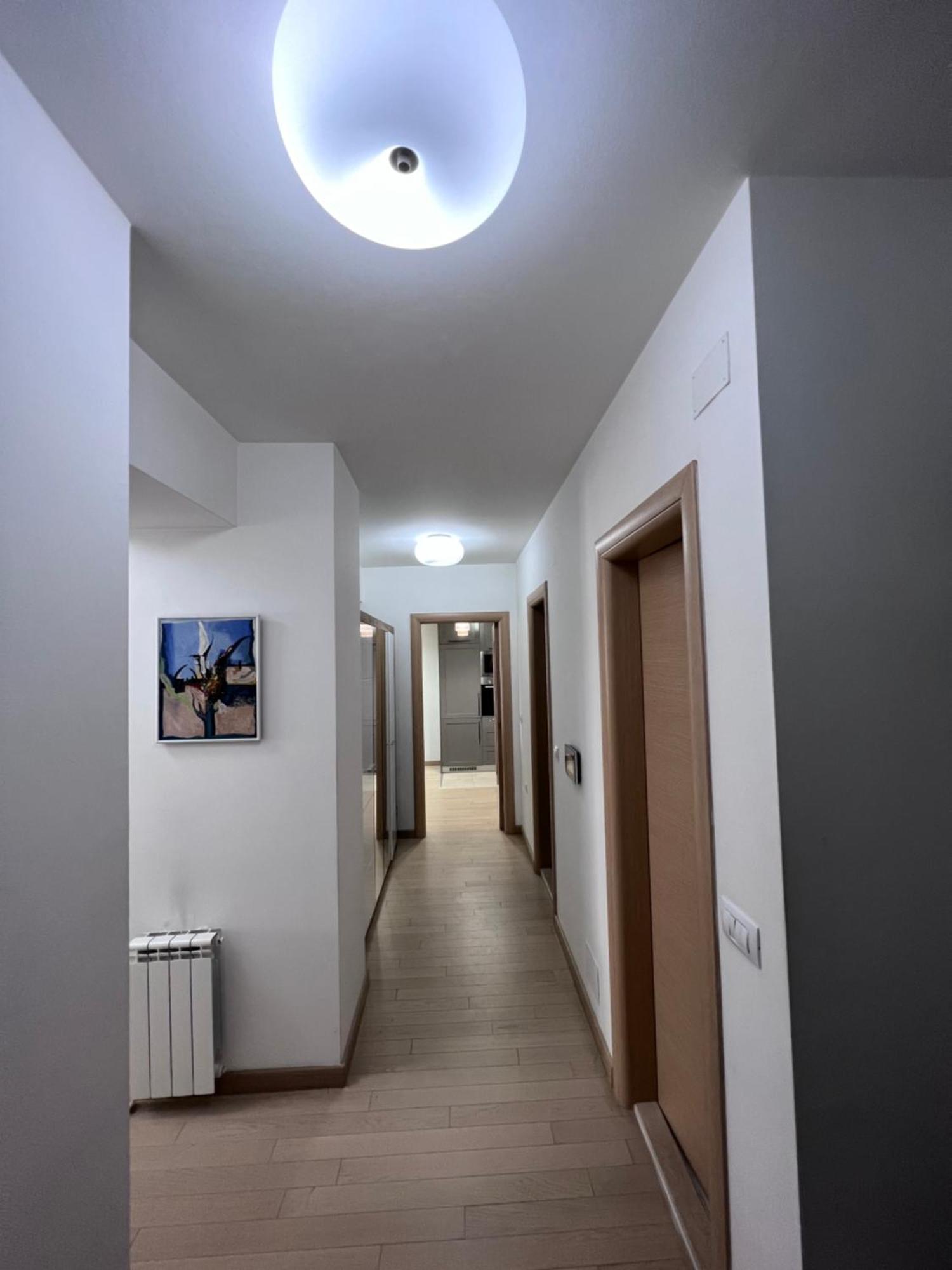 Modern Flatiron Apartment, Skopje Center Luaran gambar