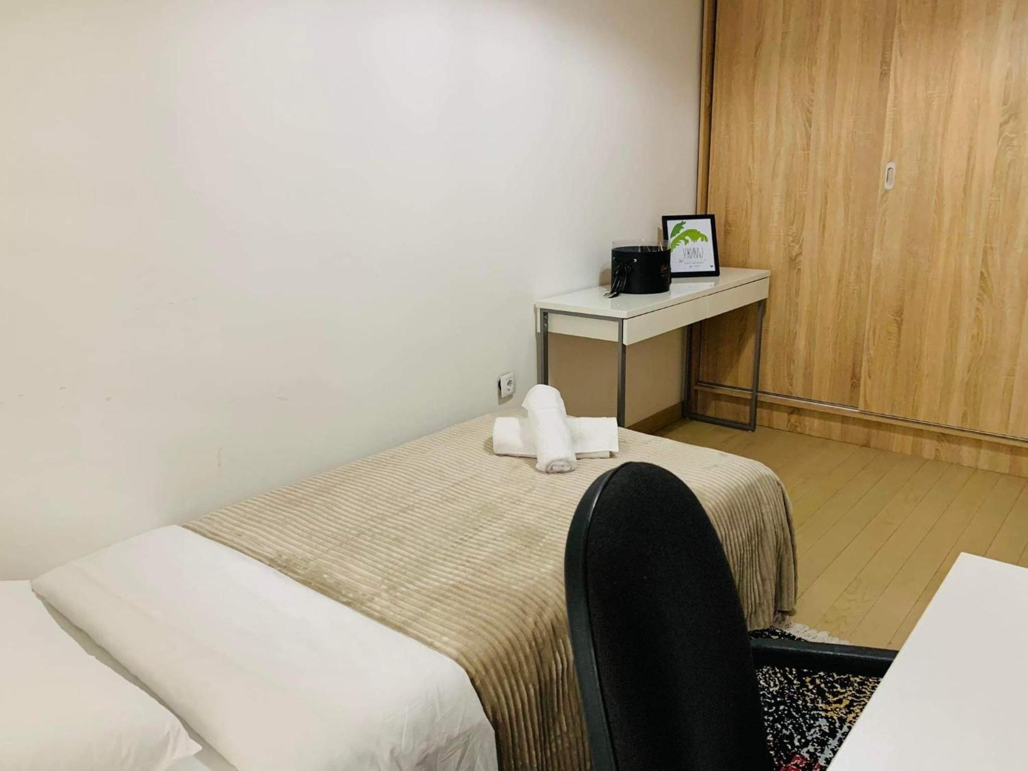Modern Flatiron Apartment, Skopje Center Luaran gambar