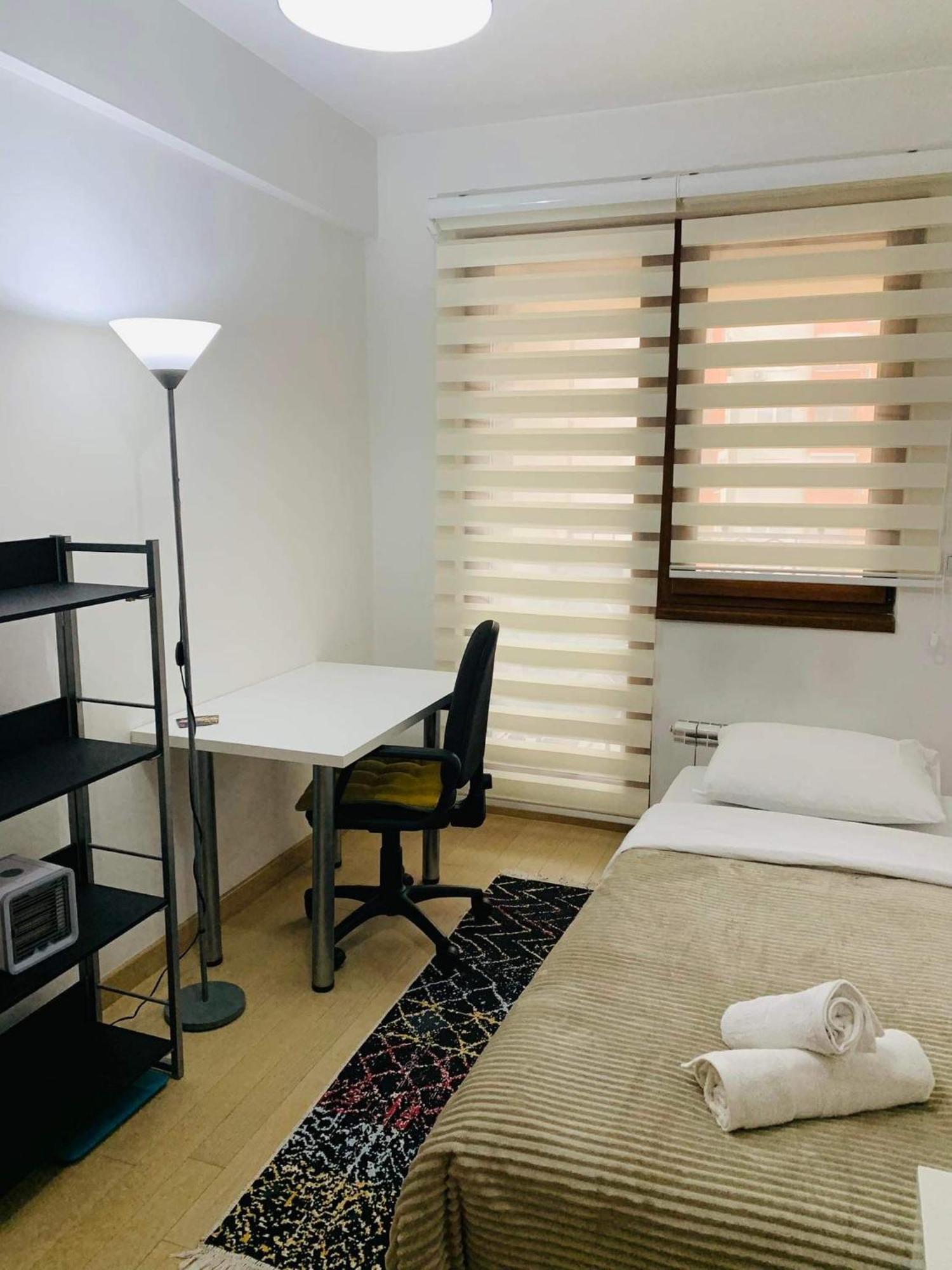 Modern Flatiron Apartment, Skopje Center Luaran gambar